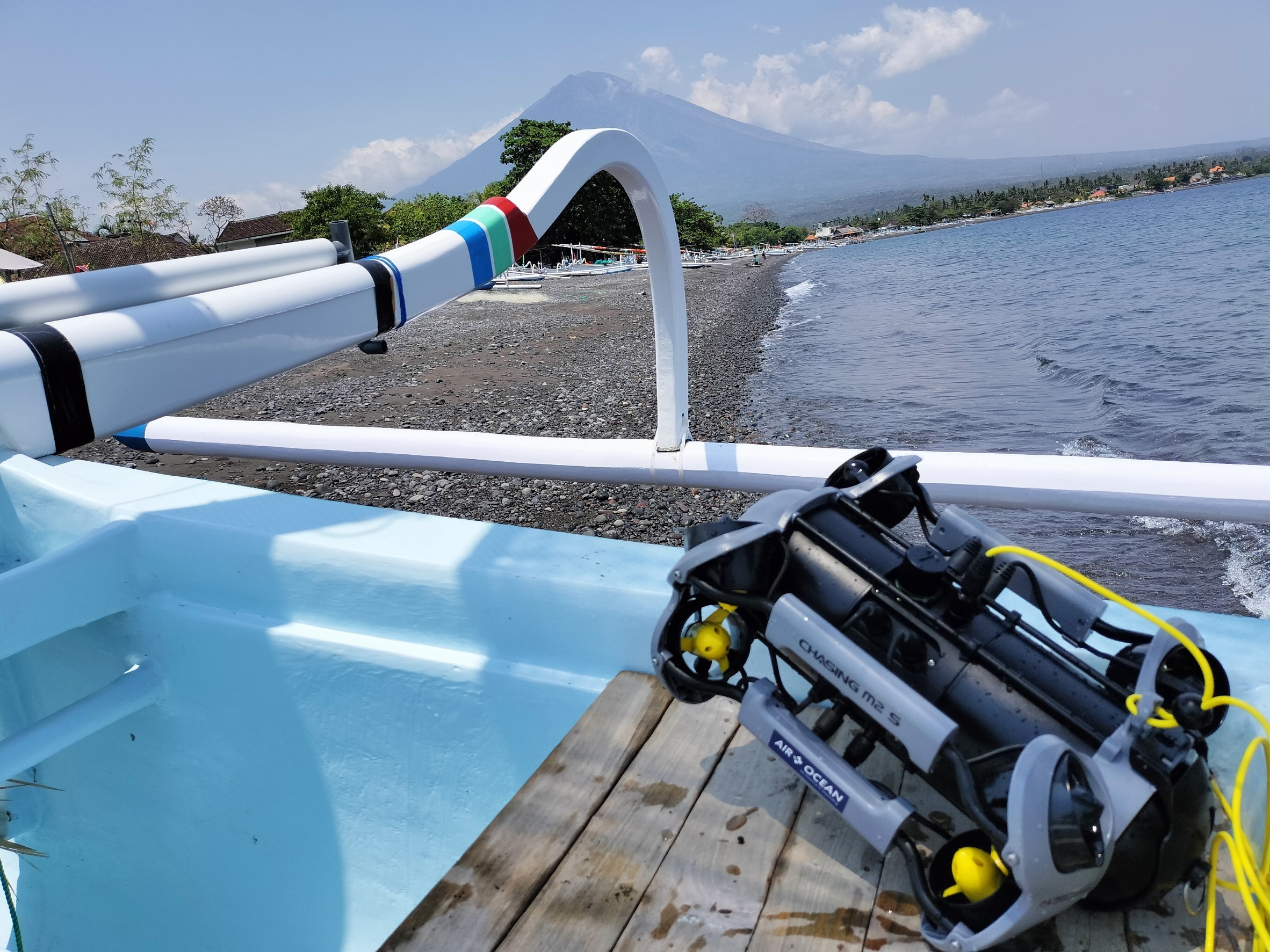 スタッフブログVol.41】水中ドローンCHASINGをもって海外に行こう